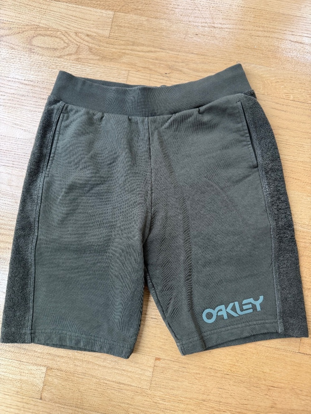 Oakley Sweat Shorts Mens Small Army Green Workout Drawstring Reg Stretch Waist
